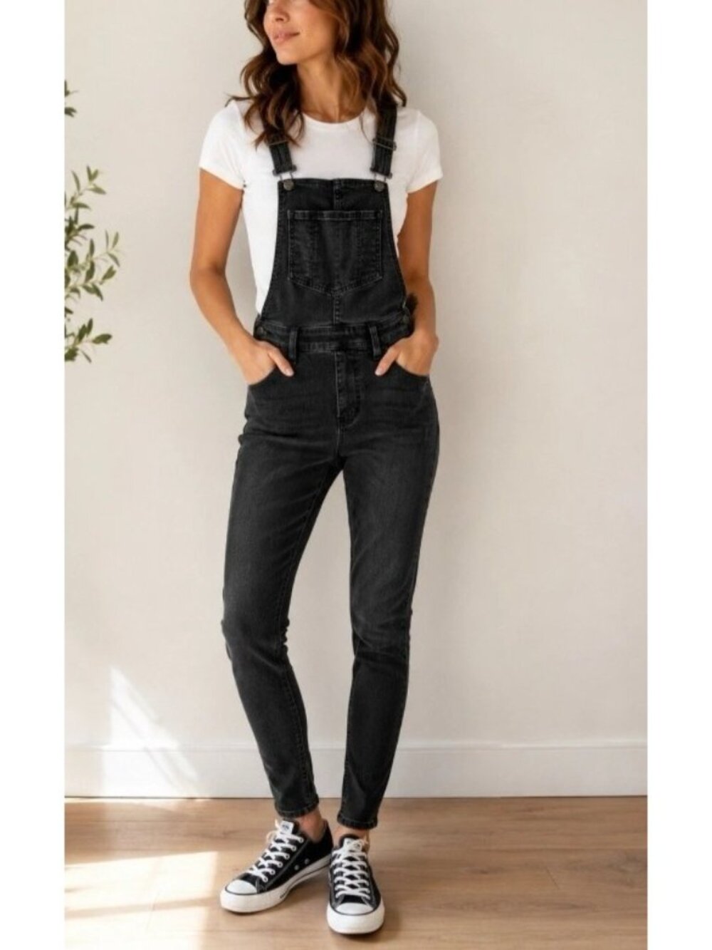 Levis Premium Women’s Black Skinny Denim Overalls Size 27